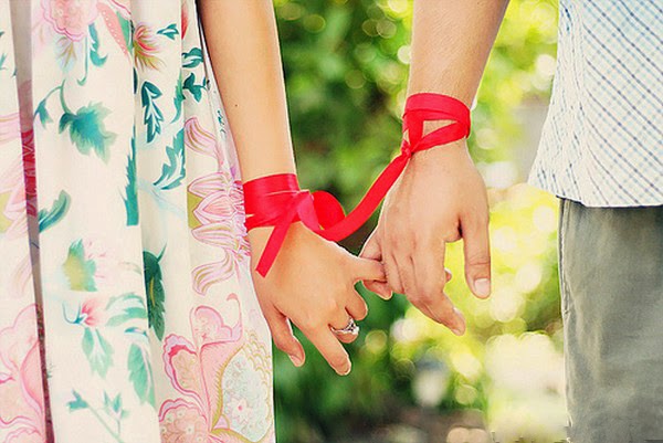 Couple Keeping Hands Together Picture HD - 600x401 - jpeg Couple Holding Hands Wallpaper